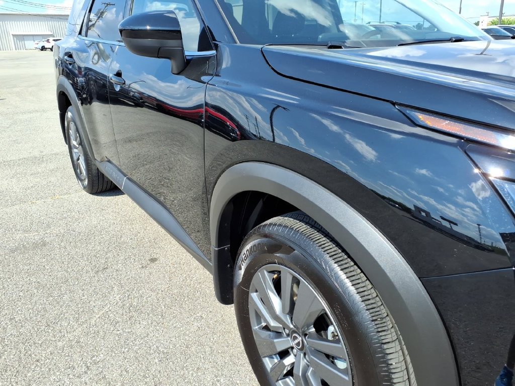 Used 2025 Nissan Pathfinder S AWD/4WD image 19