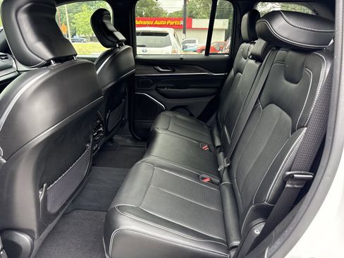 Used 2023 Jeep Grand Cherokee Overland w/ Luxury Tech Group IV AWD/4WD image 16