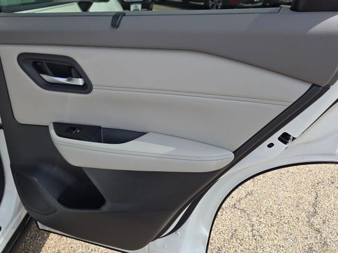 Used 2023 Nissan Rogue SL w/ SL Premium Package AWD/4WD image 9