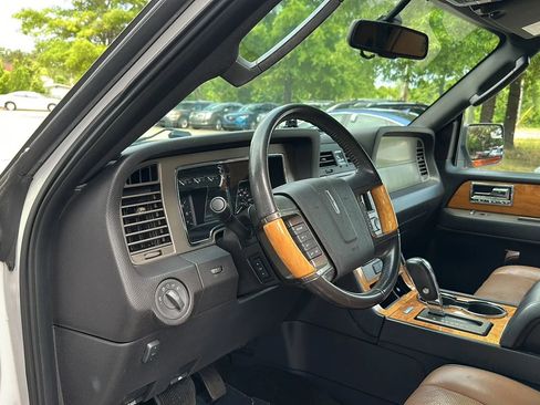Used 2014 Lincoln Navigator 4WD w/ Equipment Group 101A image 12