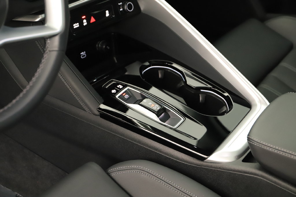 Certified 2025 Audi Q5 Prestige AWD/4WD image 17
