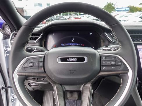 Used 2025 Jeep Grand Cherokee L Limited AWD/4WD image 12