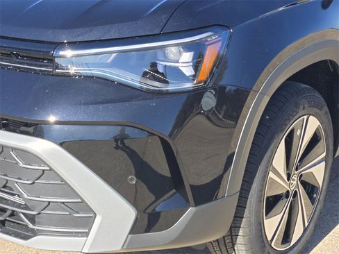 New 2026 Volkswagen Taos SE image 6