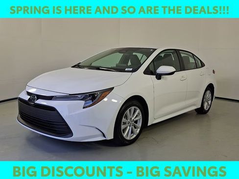 Used 2026 Toyota Corolla LE w/ LE Premium Package image 4