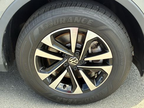 Certified 2024 Volkswagen Tiguan S AWD/4WD image 11