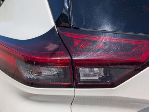 Used 2021 Nissan Rogue SV FWD image 13