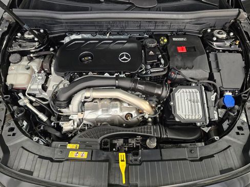 Used 2025 Mercedes-Benz GLB 250 4MATIC image 10