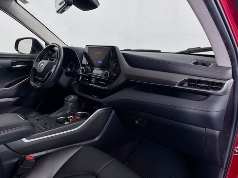 Used 2023 Toyota Highlander XLE image 33