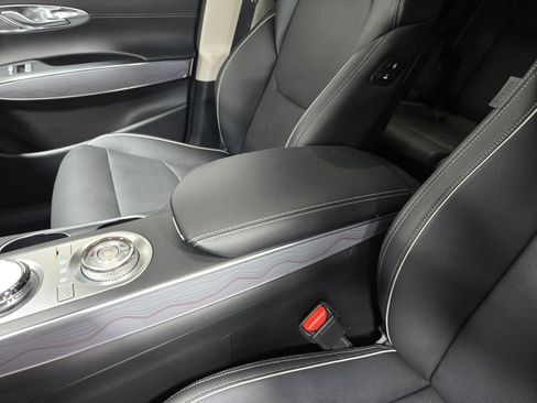 Used 2023 Genesis GV70 2.5T w/ Advanced Package image 31