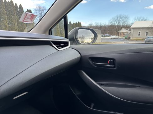 Used 2025 Toyota Corolla LE image 23