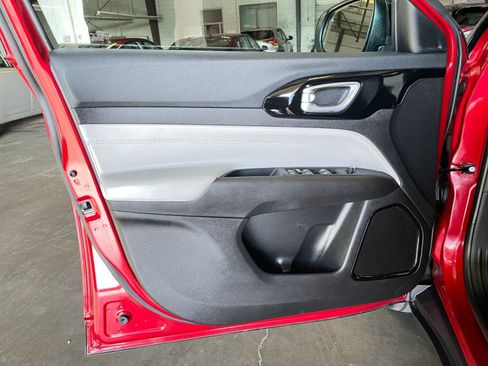 Used 2025 Jeep Compass Limited image 22