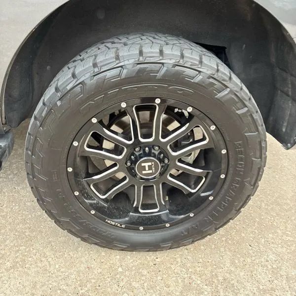 Used 2019 Ford Expedition XLT w/ Equipment Group 202A AWD/4WD image 16
