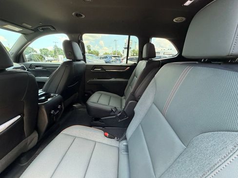 Used 2024 GMC Acadia AT4 w/ Luxury Package AWD/4WD image 5