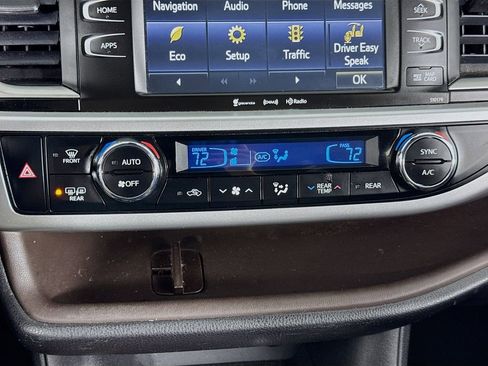 Used 2017 Toyota Highlander XLE AWD/4WD image 26
