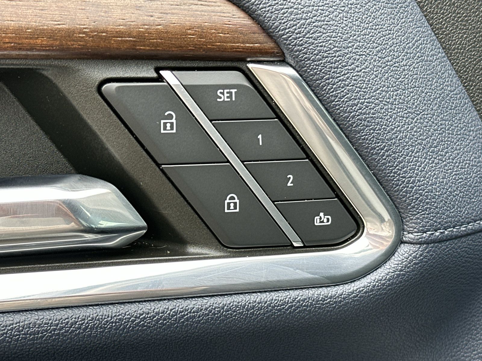 Used 2022 Chevrolet Silverado 1500 High Country w/ High Country Premium Package AWD/4WD image 19