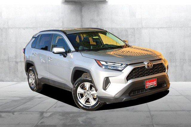 Used 2025 Toyota RAV4 XLE AWD/4WD image 2