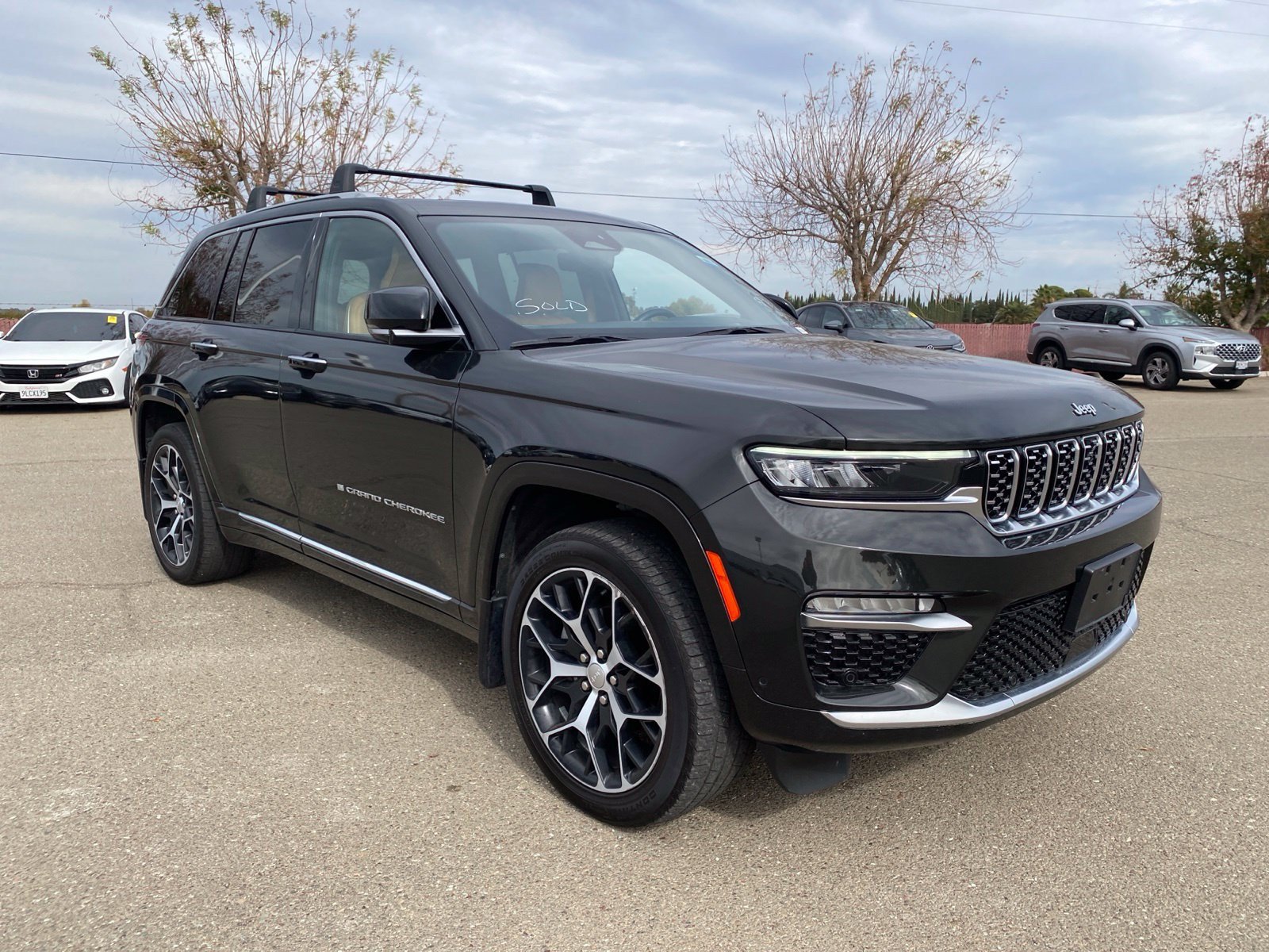Used 2023 Jeep Grand Cherokee Summit AWD/4WD image 4