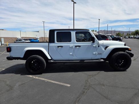 Used 2022 Jeep Gladiator Overland w/ Trailer Tow Package AWD/4WD image 7