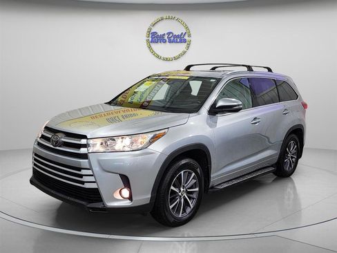 Used 2018 Toyota Highlander XLE AWD/4WD image 2