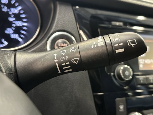 Used 2016 Nissan Rogue SV image 33