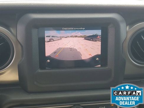 Used 2023 Jeep Gladiator Sport image 18