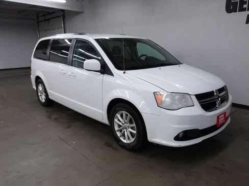 Used 2019 Dodge Grand Caravan SXT FWD image 4