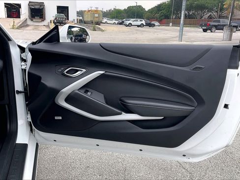 Used 2020 Chevrolet Camaro LT w/ Technology Package RWD image 21