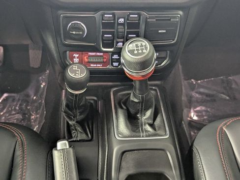 Used 2024 Jeep Wrangler Unlimited Rubicon AWD/4WD image 22