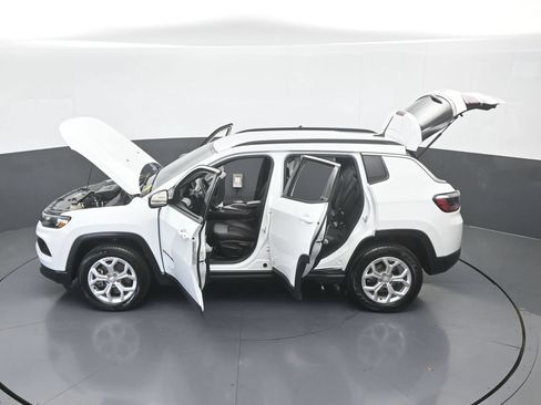Used 2024 Jeep Compass Latitude AWD/4WD image 60