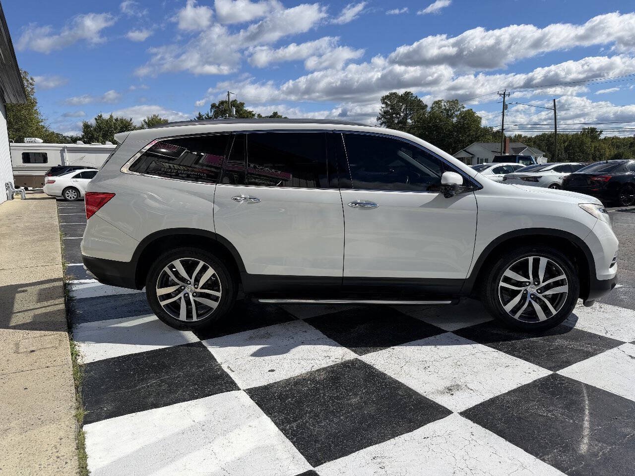 Used 2017 Honda Pilot Touring image 5