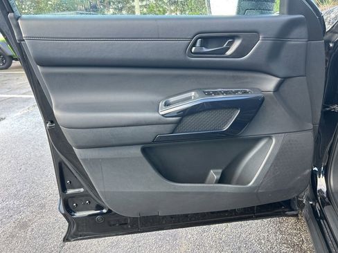 Used 2025 Nissan Pathfinder SV image 35