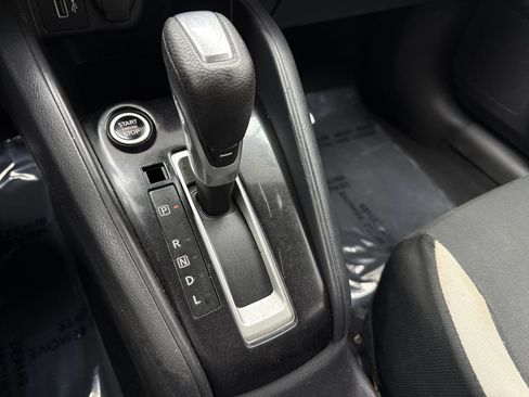Used 2021 Nissan Versa SV FWD image 28