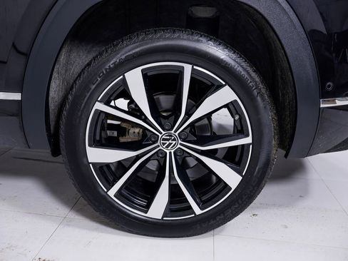 Used 2024 Volkswagen Atlas Cross Sport SEL Premium R-Line image 37