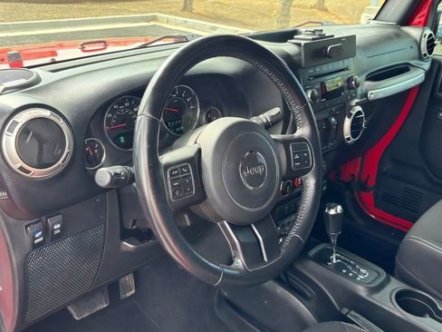 Used 2018 Jeep Wrangler Unlimited Sahara w/ Connectivity Group AWD/4WD image 20