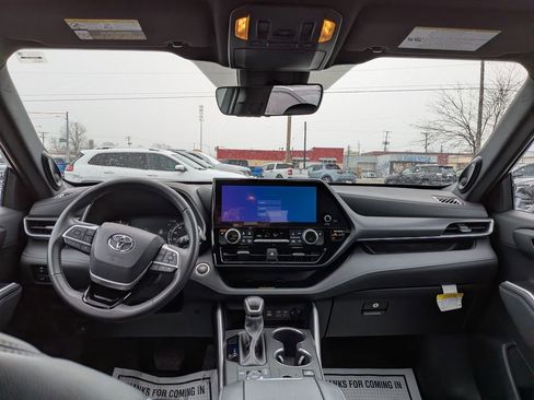 Certified 2024 Toyota Highlander XSE image 13