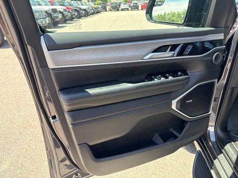 New 2026 Jeep Grand Wagoneer Limited AWD/4WD image 17