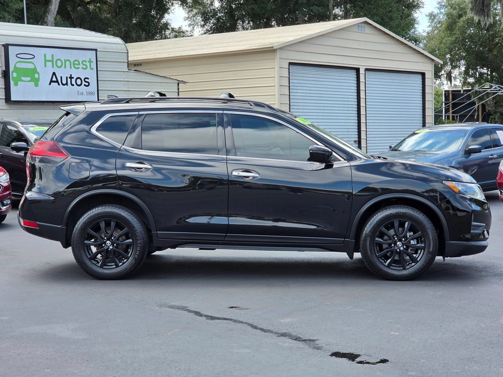 Used 2018 Nissan Rogue SV AWD/4WD image 2
