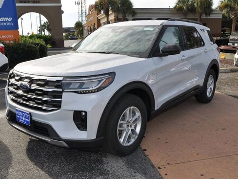 New 2026 Ford Explorer Active w/ Active Comfort Package image 1