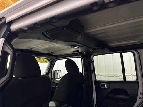 Used 2019 Jeep Wrangler Unlimited Sahara w/ Uconnect 4C Nav & Sound Group AWD/4WD image 31
