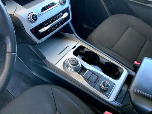 Used 2022 Ford Explorer XLT w/ Class IV Trailer Tow Package image 16