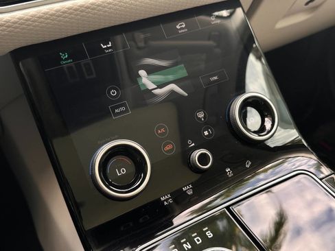 Used 2019 Land Rover Range Rover Velar S AWD/4WD image 20