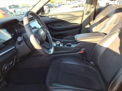 Certified 2024 Jeep Grand Cherokee Altitude image 8