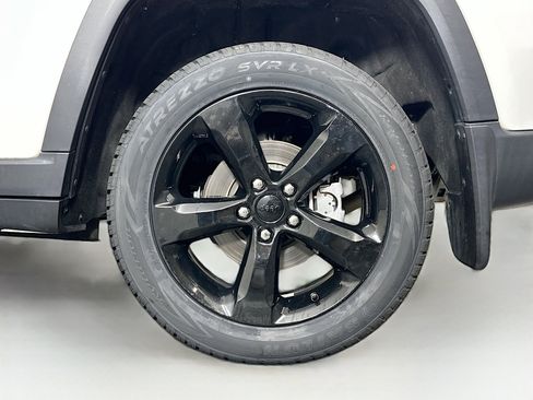 Used 2023 Jeep Grand Cherokee Limited w/ Black Appearance Package RWD image 11