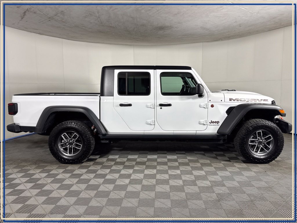 Certified 2026 Jeep Gladiator Mojave AWD/4WD image 8