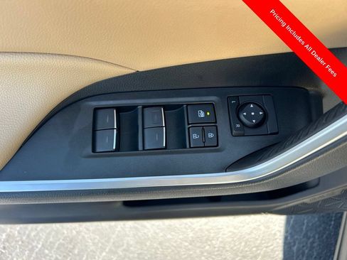 Used 2025 Toyota RAV4 XLE Premium FWD image 4