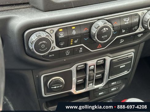 Used 2018 Jeep Wrangler Unlimited Sahara w/ Cold Weather Group image 27