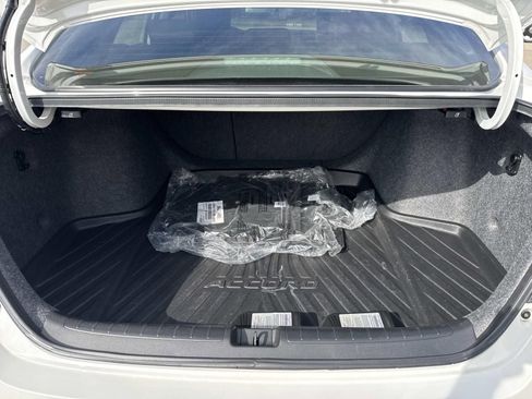 Used 2018 Honda Accord Touring image 8