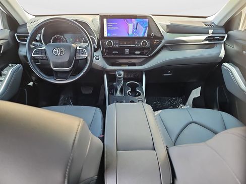Used 2023 Toyota Highlander XLE FWD image 19