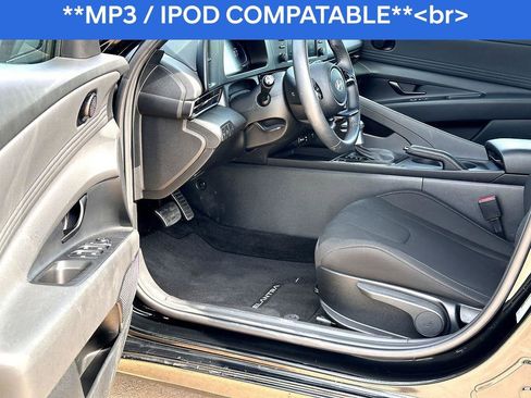 Used 2025 Hyundai Elantra Sport image 13