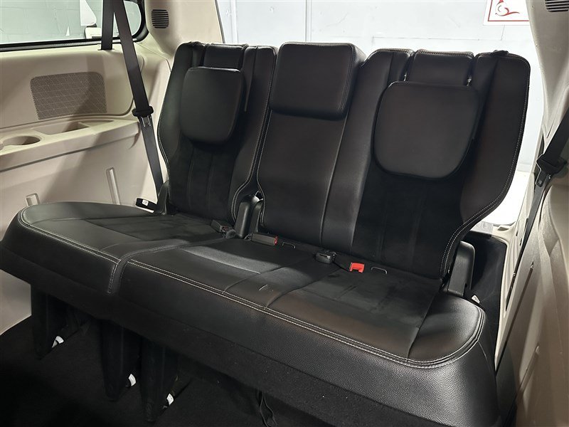 Used 2017 Dodge Grand Caravan SXT FWD image 4